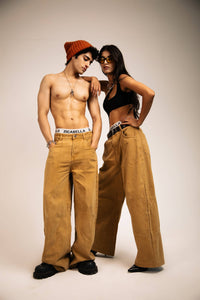 Oversized fit beige jeans in cotton, reflecting a modern streetwear vibe
