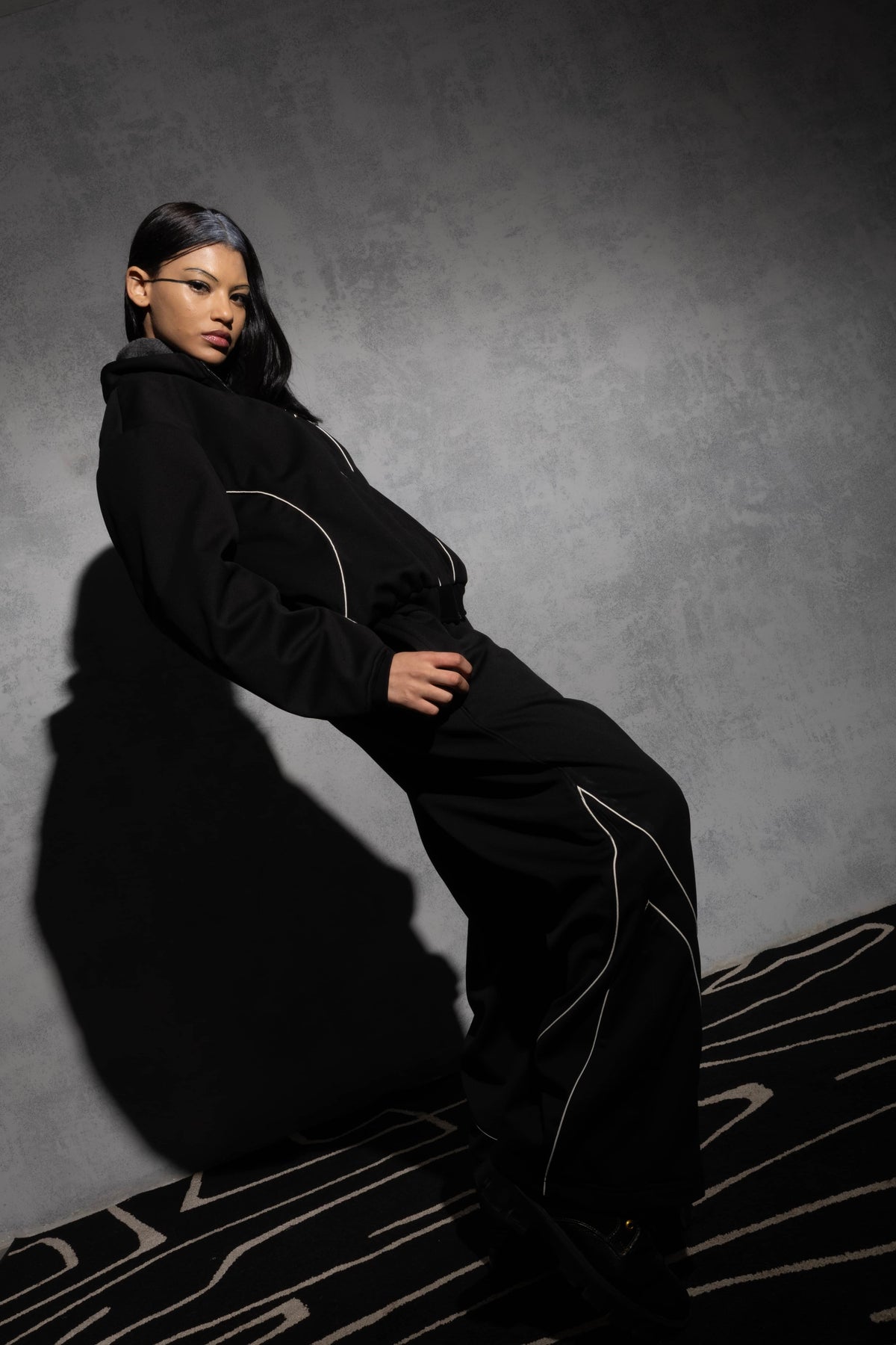 Black oversized men’s tracksuit with bold streetwear look