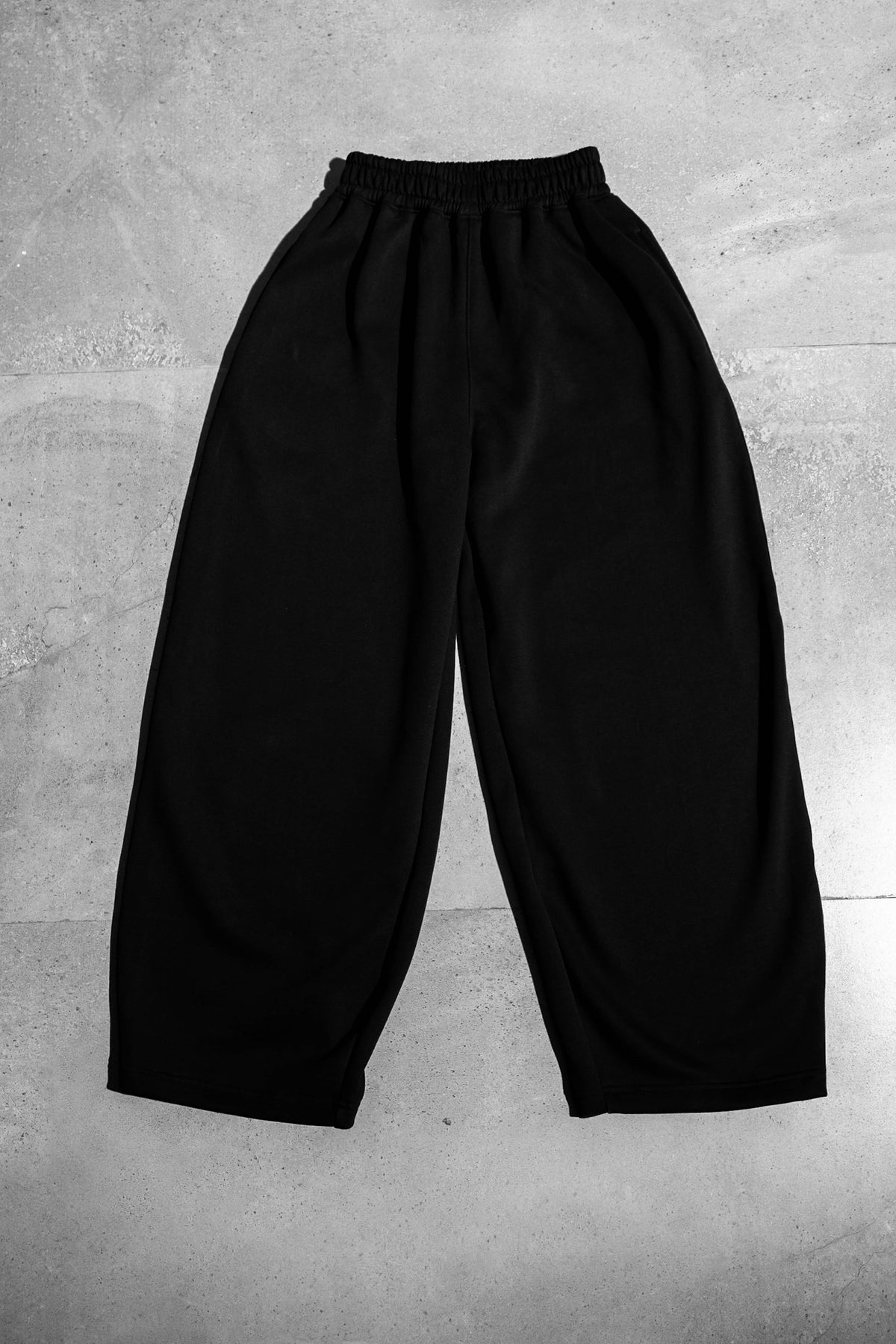 Men’s black streetwear joggers in wide leg oversized fit, premium quality pants with elastic waistband designed for modern urban fashion wear