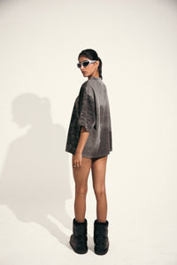Men’s oversized black t-shirt with acid-wash finish, stylish and comfortable for everyday streetwear