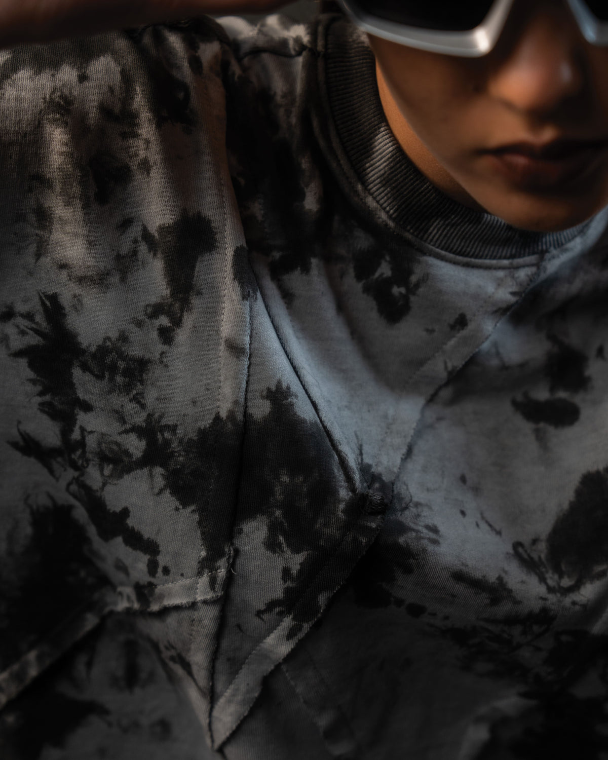 Close-up neckline and custom seam detailing of SCAR_ASH oversized t-shirt