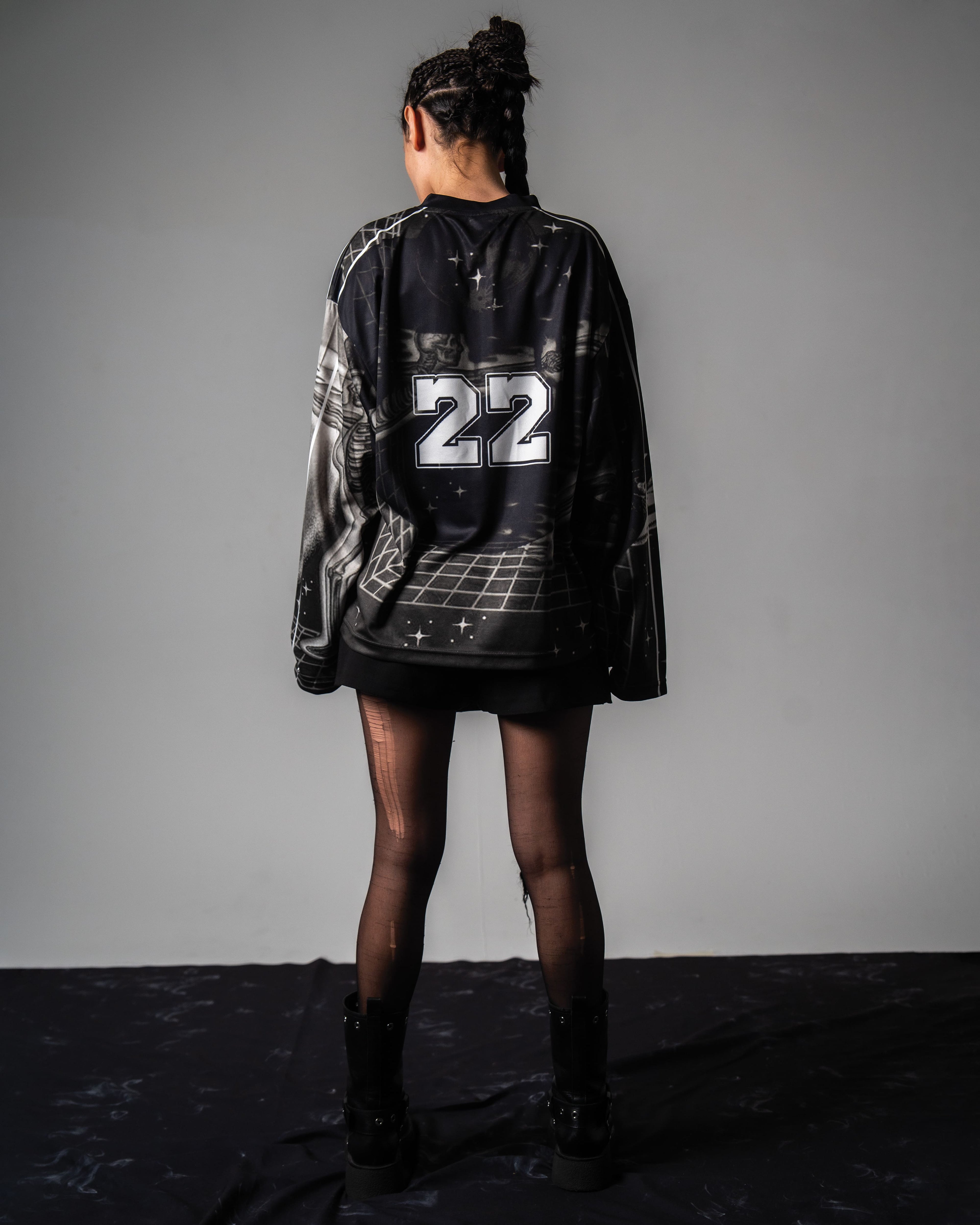 Full back view of a female model showing the relaxed drop shoulder fit of the oversized TRPPY_22 jersey