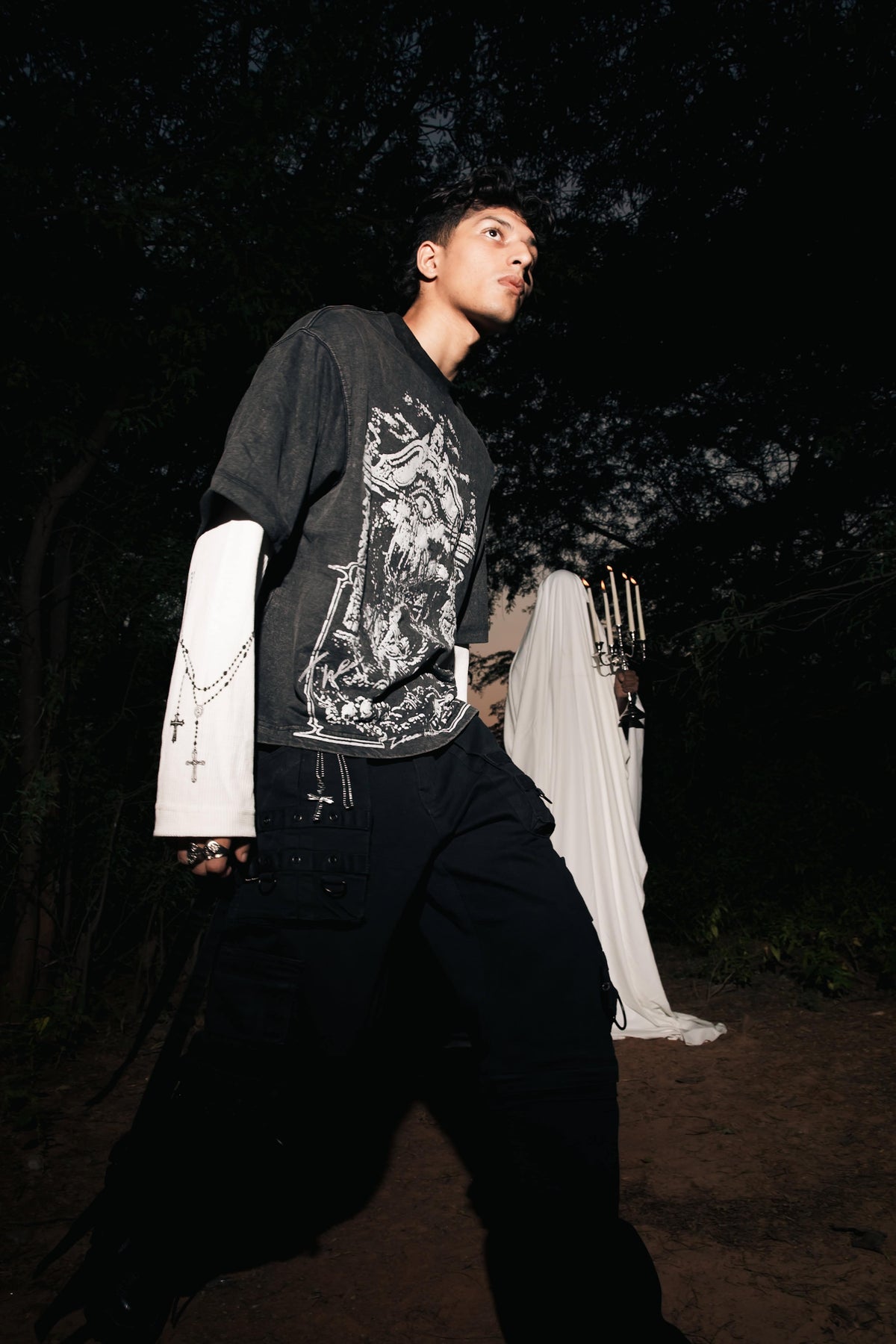 Relaxed fit 240 gsm black cotton streetwear t-shirt styled for effortless urban movement