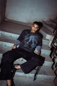Bold graphic T-shirt in acid washed black, made of premium cotton with a relaxed fit, perfect for casual wear